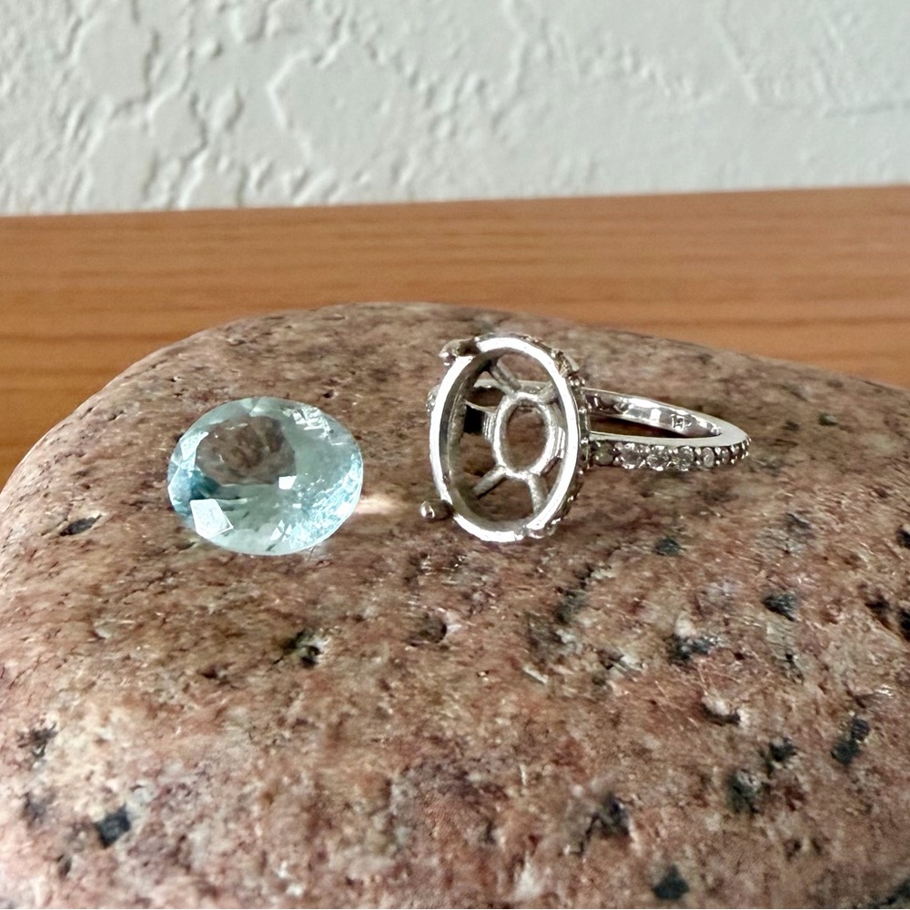 14K White Gold Natural Aquamarine Ring 4.25ct Diamond Accent Band – Needs Repair - Picture 2 of 9